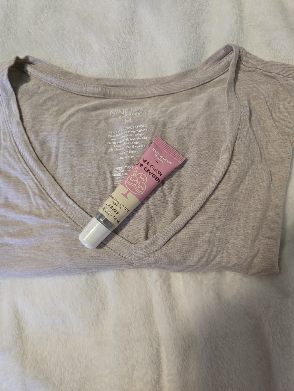 Nine West Soft Spun V-Neck Tee (M) & Bath & Body Works Lip Gloss Bundle
